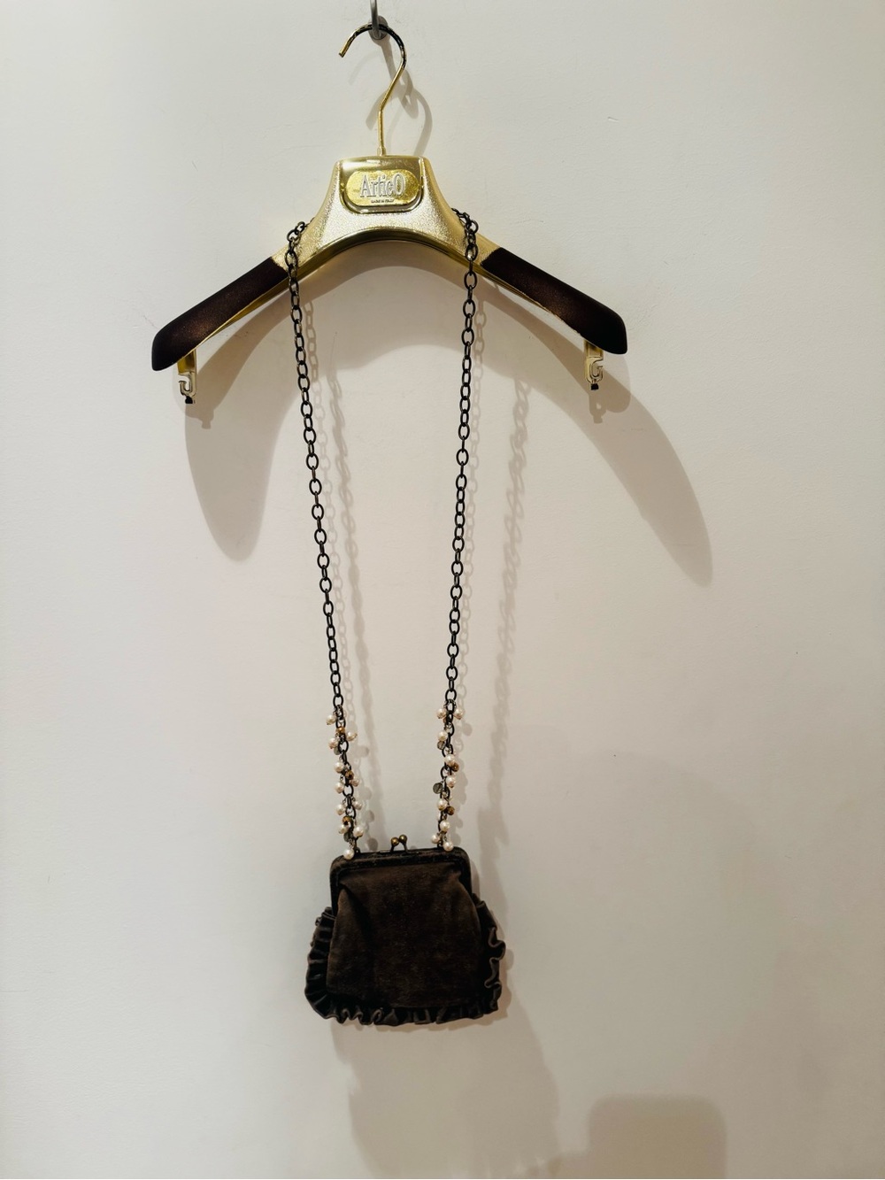 Liz Soto distressed 100% leather chain link/pearl handbag. 
Vintage.